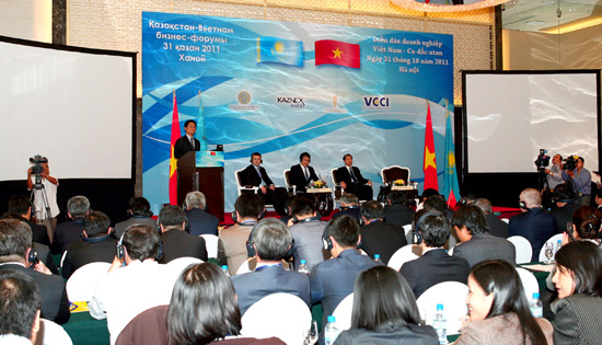 Việt Nam - Ca-dắc-xtan ký 3 thỏa thuận hợp tác thương mại